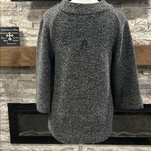 AB studio size small 2 button sweater/ cardigan perfect condition - Picture 4 of 6